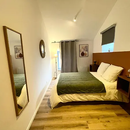 De La Cour Au Grenier 2 شقة