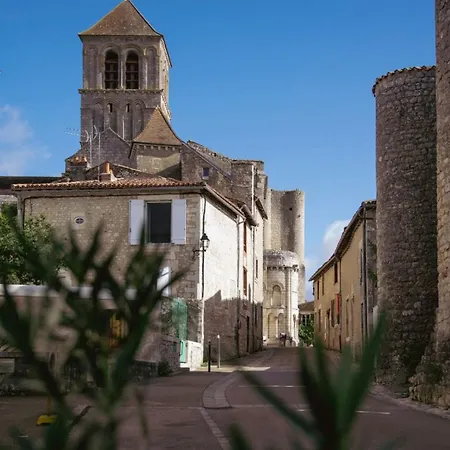 De La Cour Au Grenier 2 Apartment Chauvigny